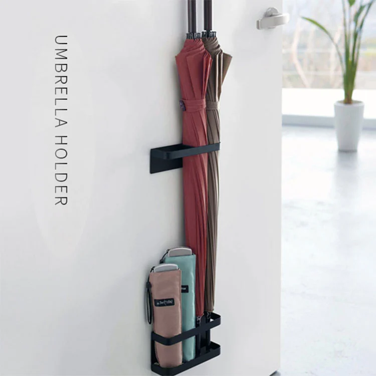 ढोका छेउको कुनामा खडा वाटरप्रूफ छाता होल्डरहरू